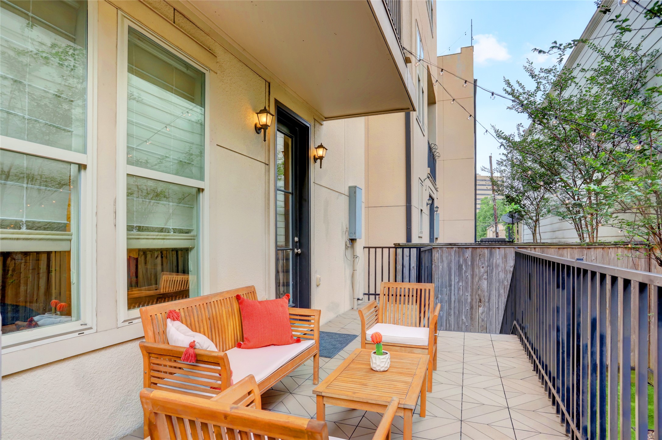1348 West 25th Street Houston, TX 77008 - Photo 5 of 34 a view of balcony with furniture