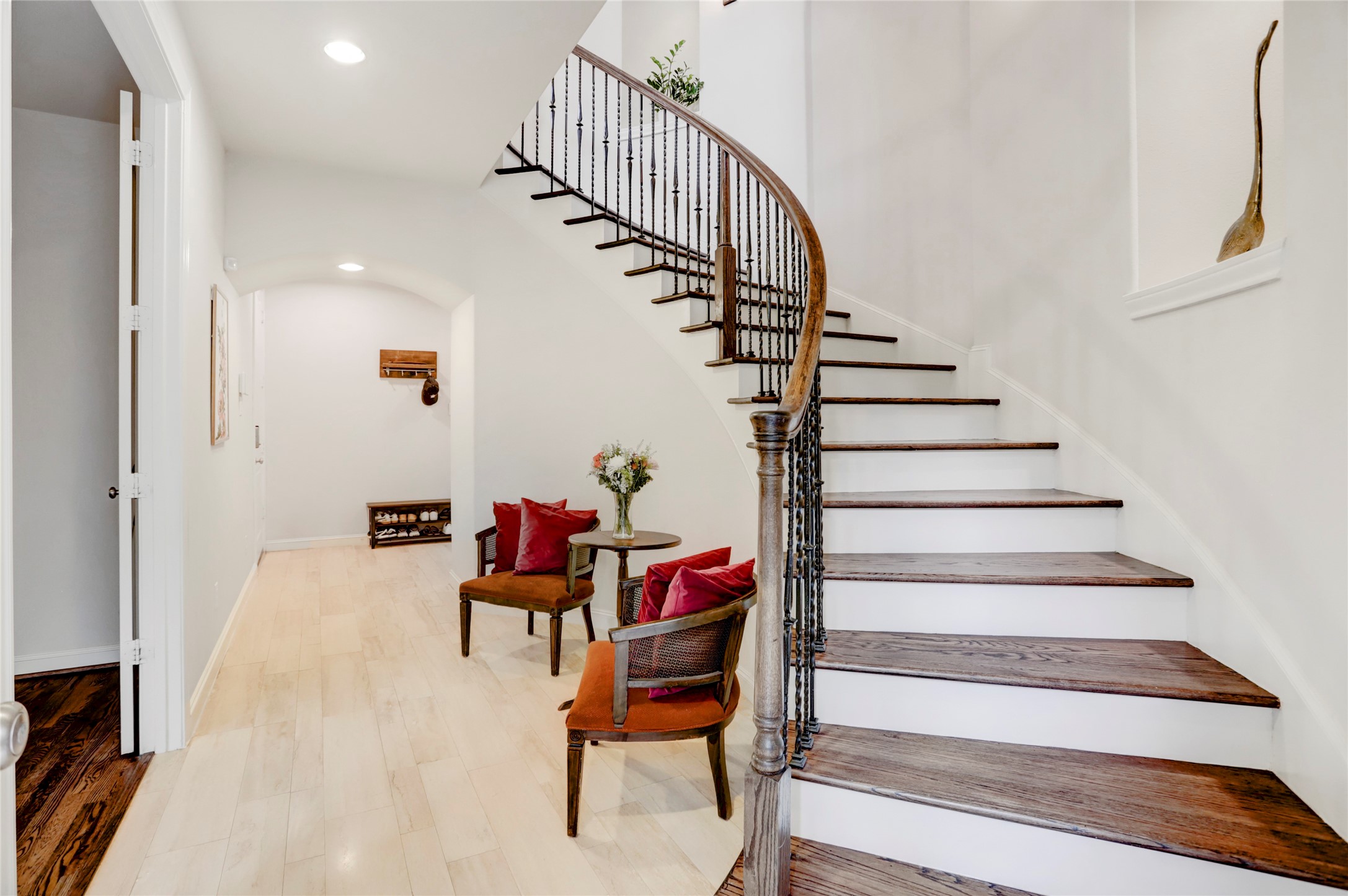 1348 West 25th Street Houston, TX 77008 - Photo 10 of 34 a view of entryway and hall