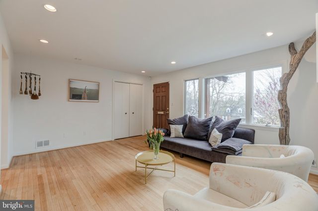 $920,000 | 6113 Walhonding Road, Bethesda, MD 20816