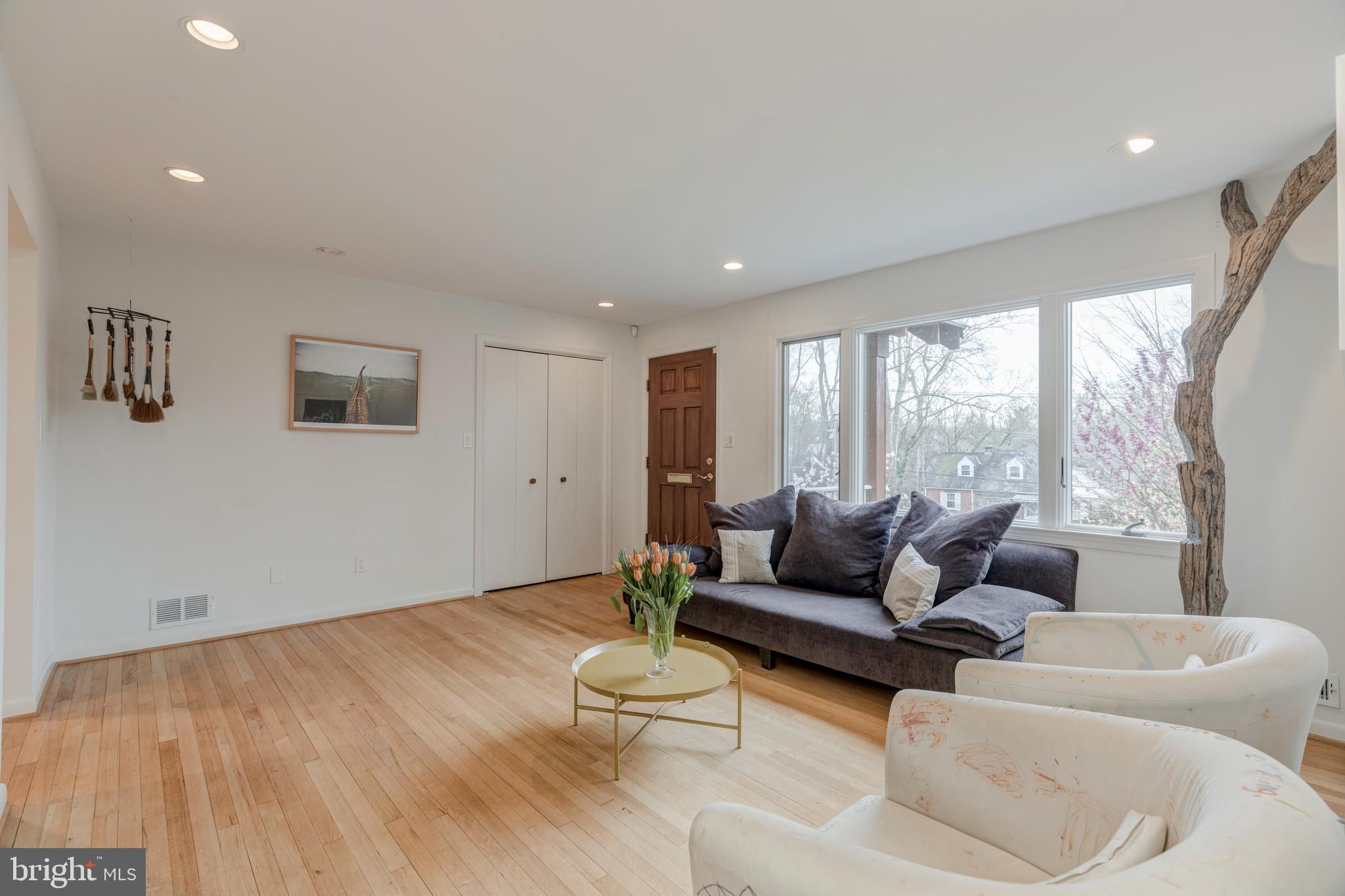 6113 Walhonding Road Bethesda, MD 20816 - Photo 2 of 26 Impeccable floors & huge coat closet