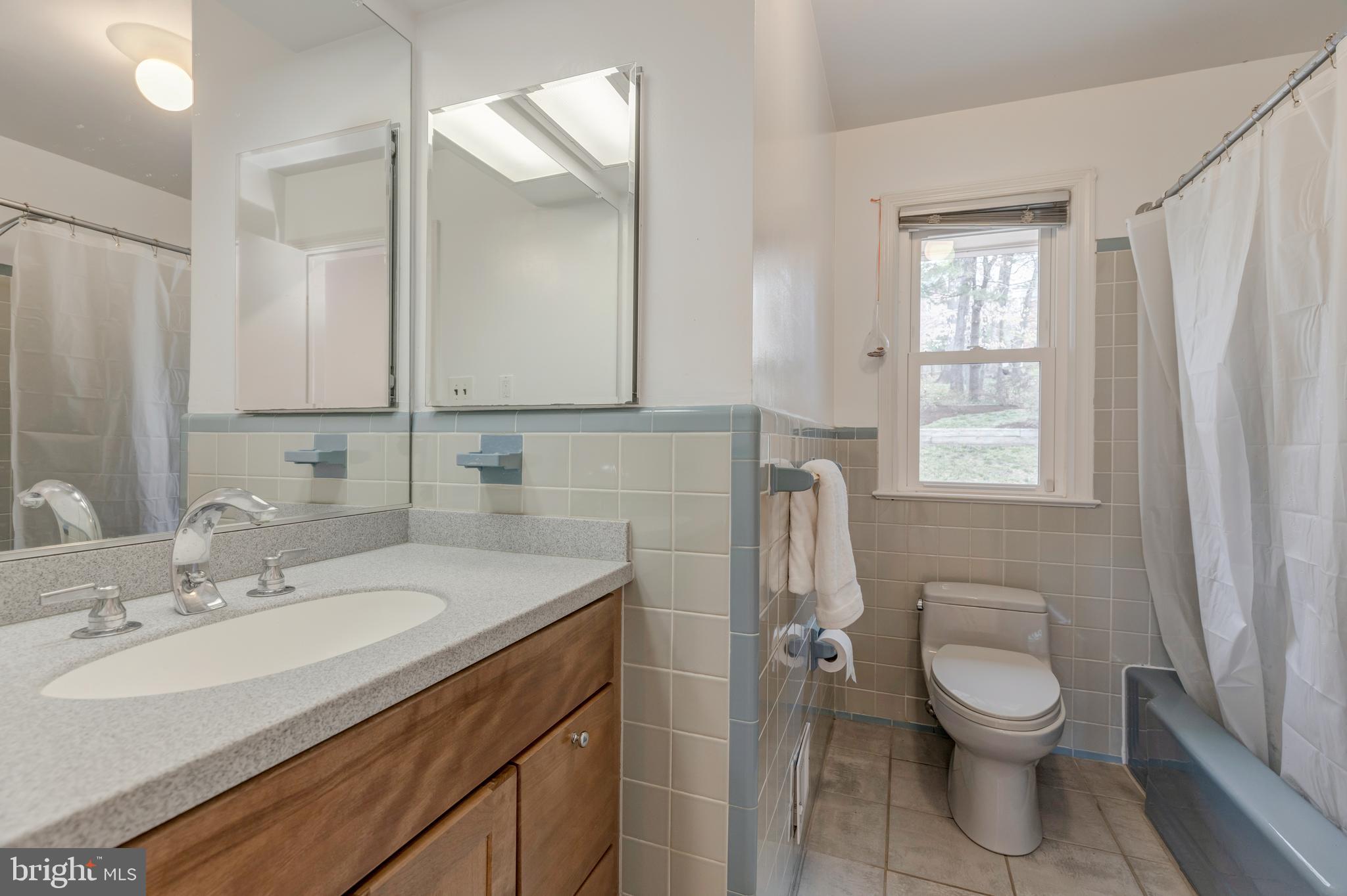 6113 Walhonding Road Bethesda, MD 20816 - Photo 14 of 26 Hall full bath