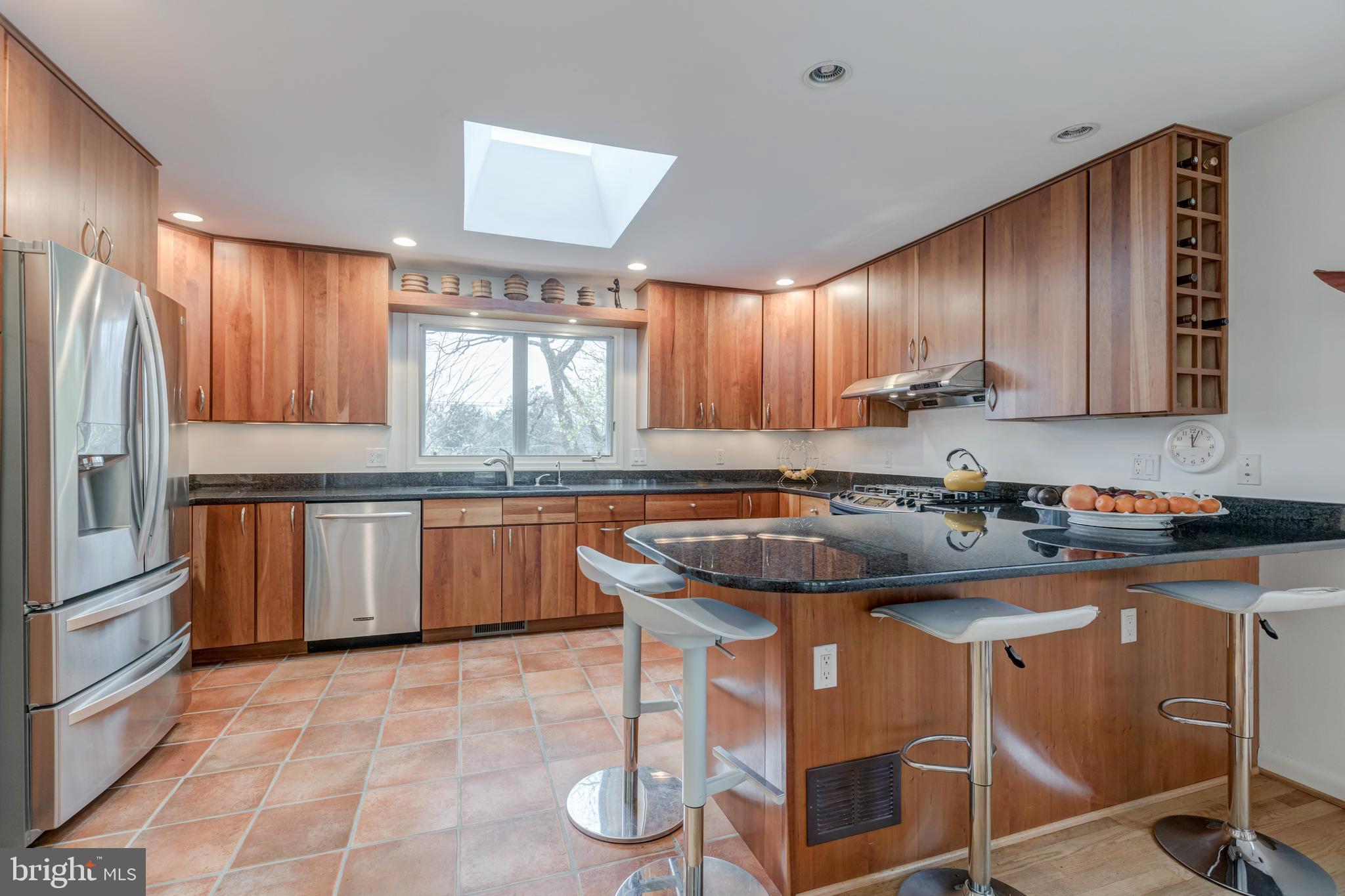6113 Walhonding Road Bethesda, MD 20816 - Photo 4 of 26 Gourmet kitchen