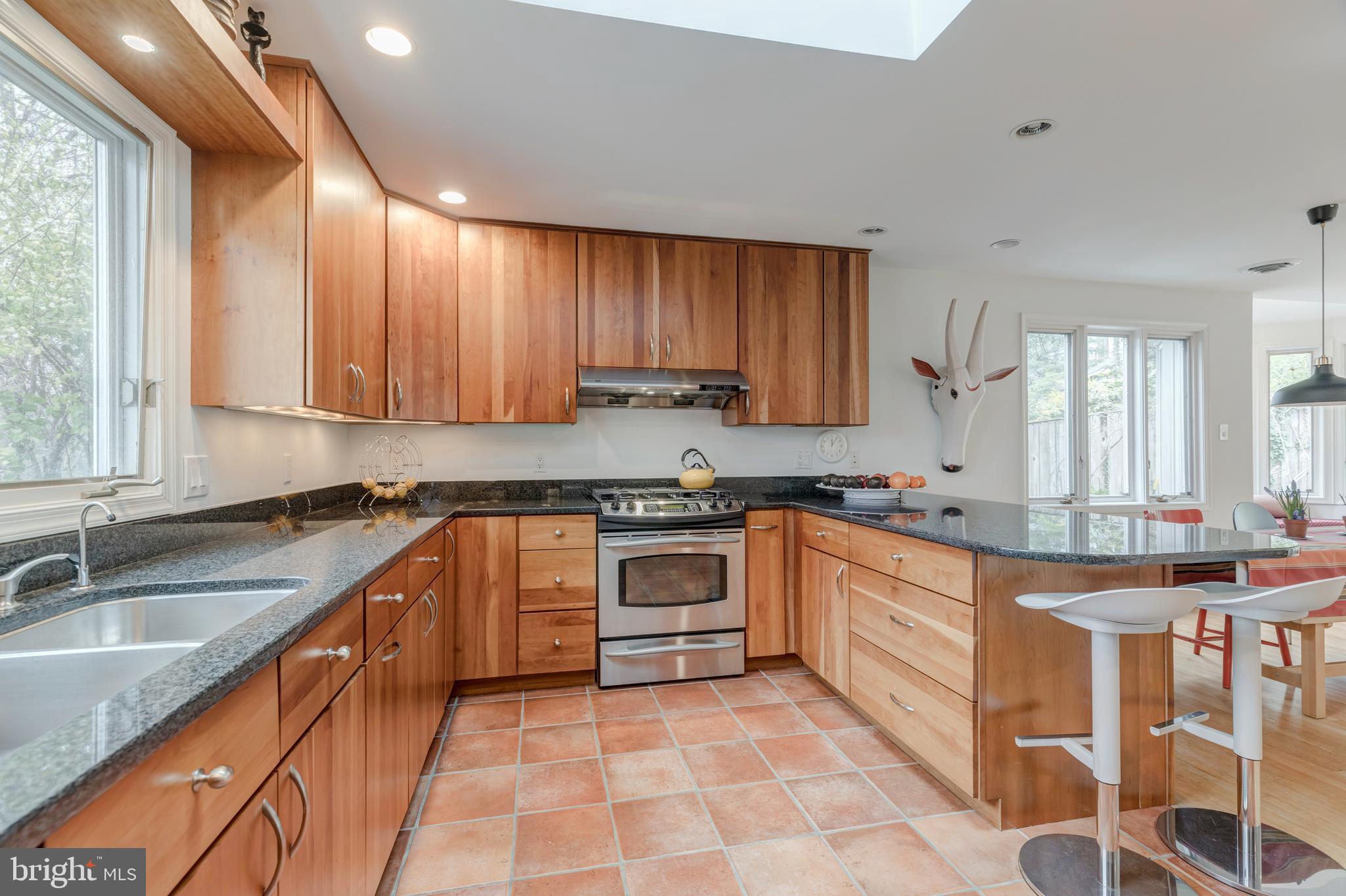 6113 Walhonding Road Bethesda, MD 20816 - Photo 6 of 26 Ample cabinet space