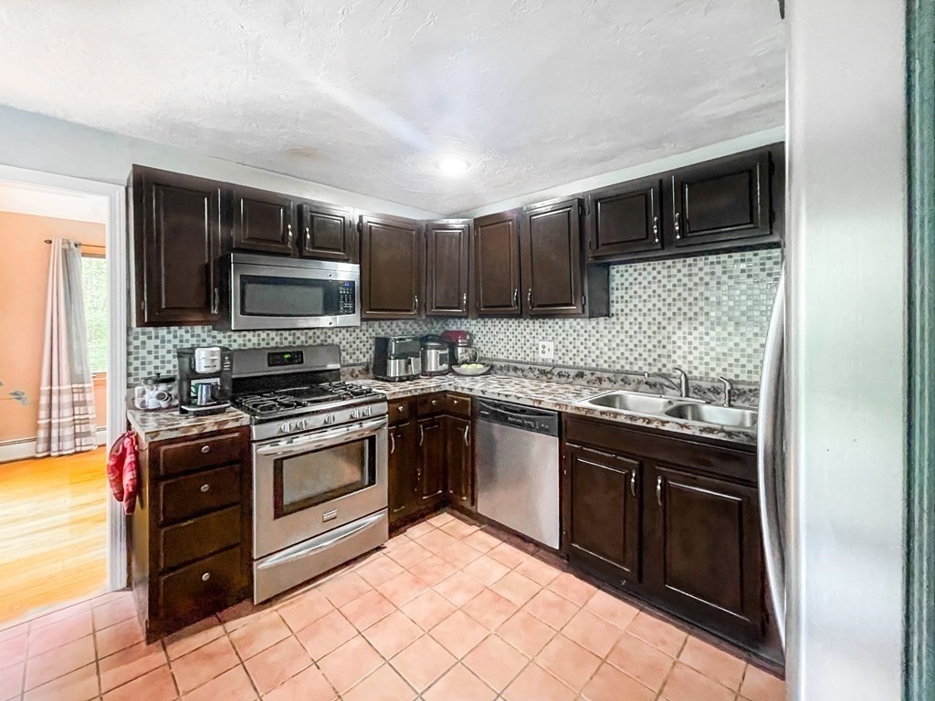 20 Tattan Farm Road Worcester, MA 01605 - Photo 11 of 36 Gallery Image 11