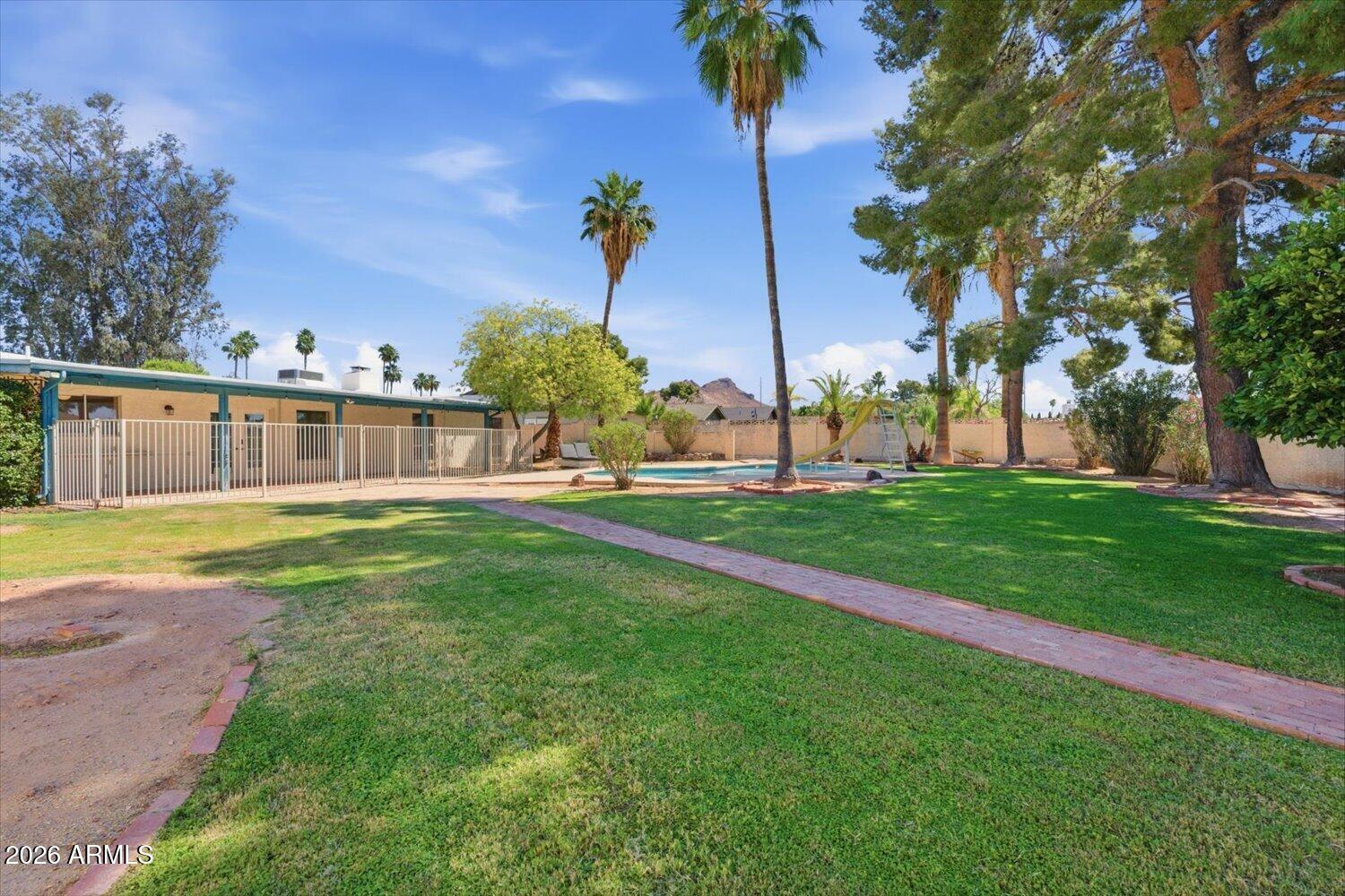 341 East Deepdale Road Phoenix, AZ 85022 - Photo 32 of 41 37-A7408678