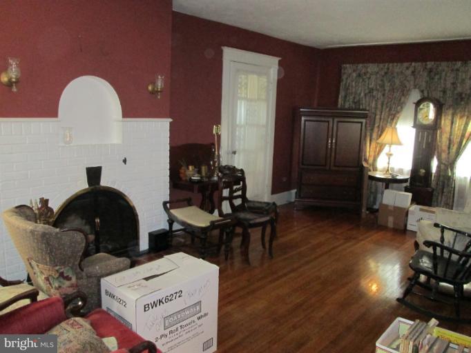 4214 Kensington Road Baltimore, MD 21229 - Photo 2 of 15 Living Room