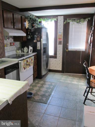 4214 Kensington Road Baltimore, MD 21229 - Photo 5 of 15 Kitchen