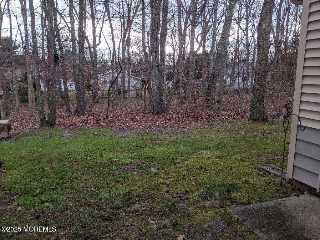 94 Azalea Circle Jackson, NJ 08527 - Photo 28 of 31 a backyard of a house with lots of green space