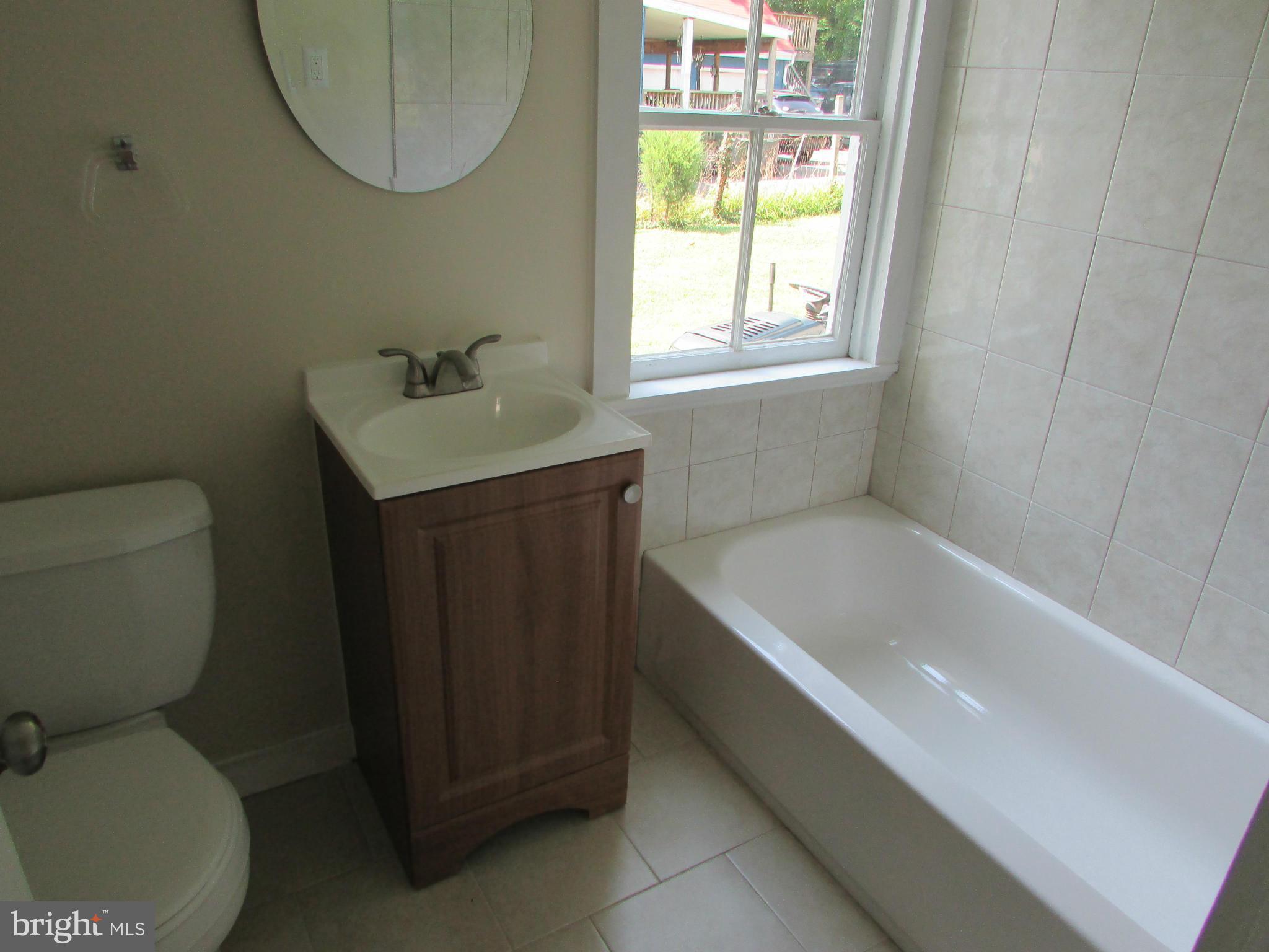 9520 Main Street Manassas, VA 20110 - Photo 9 of 19 a bathroom with a sink a toilet and a bathtub
