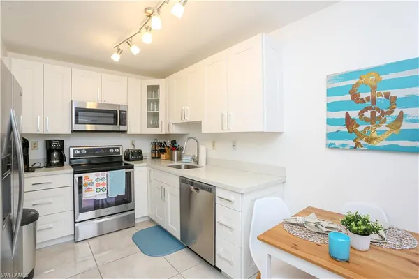 $1,795 | 1522 Mainsail Drive, Unit 2, Naples, FL 34114