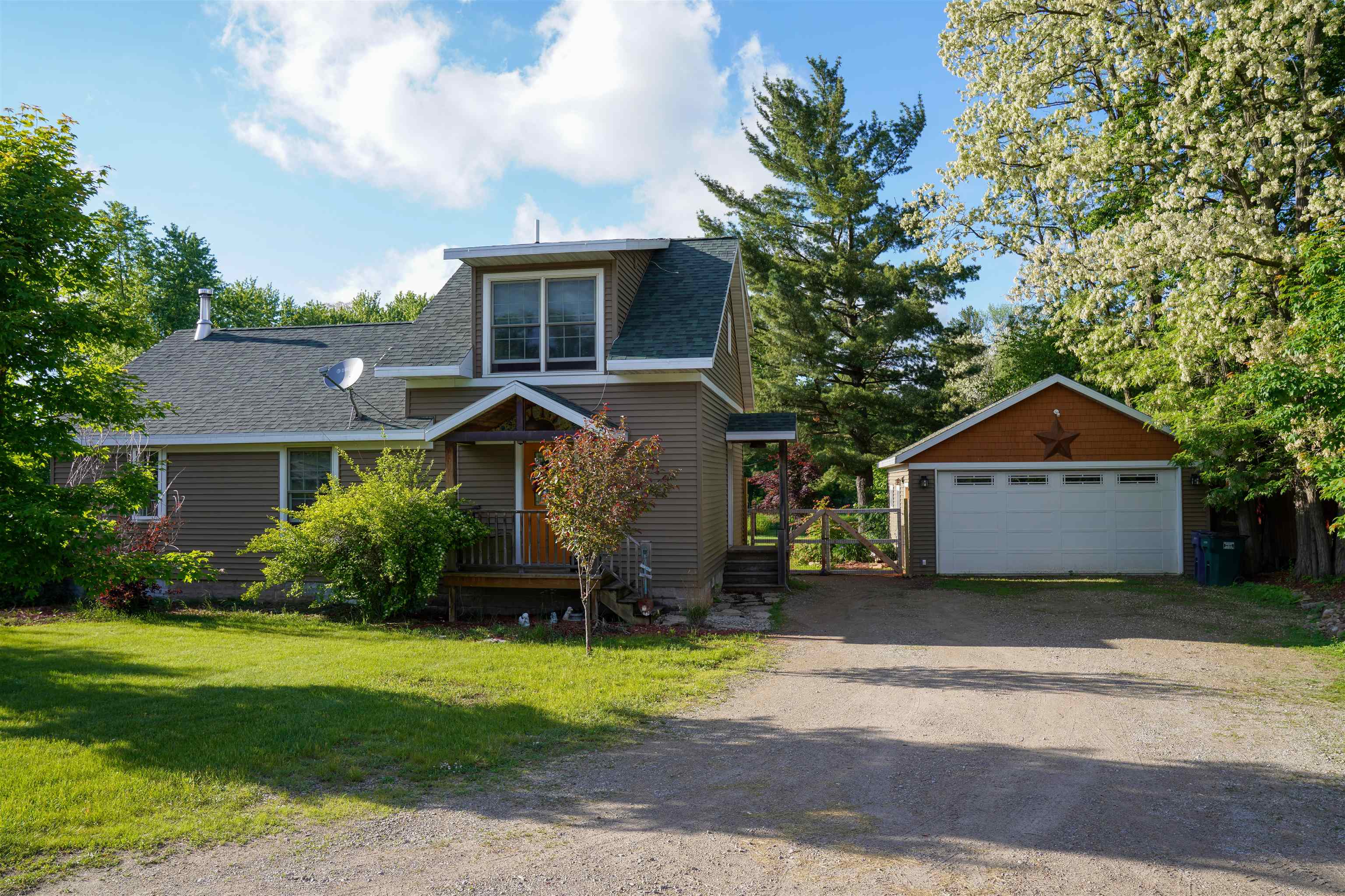 725 Shearer Street Waupaca, WI 54981 - Photo 1 of 1