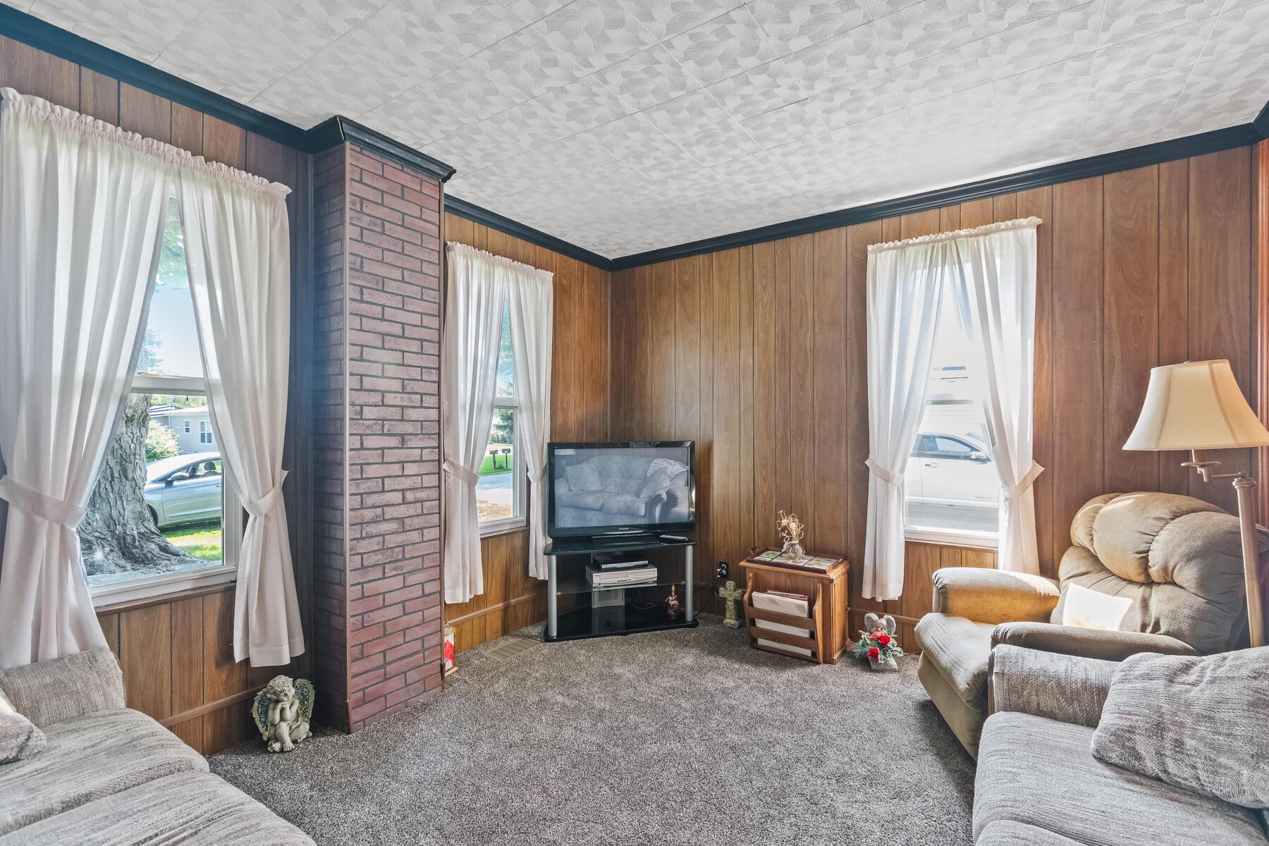 41 North Marsh Street La Rue, OH 43332 - Photo 13 of 42 Family Room