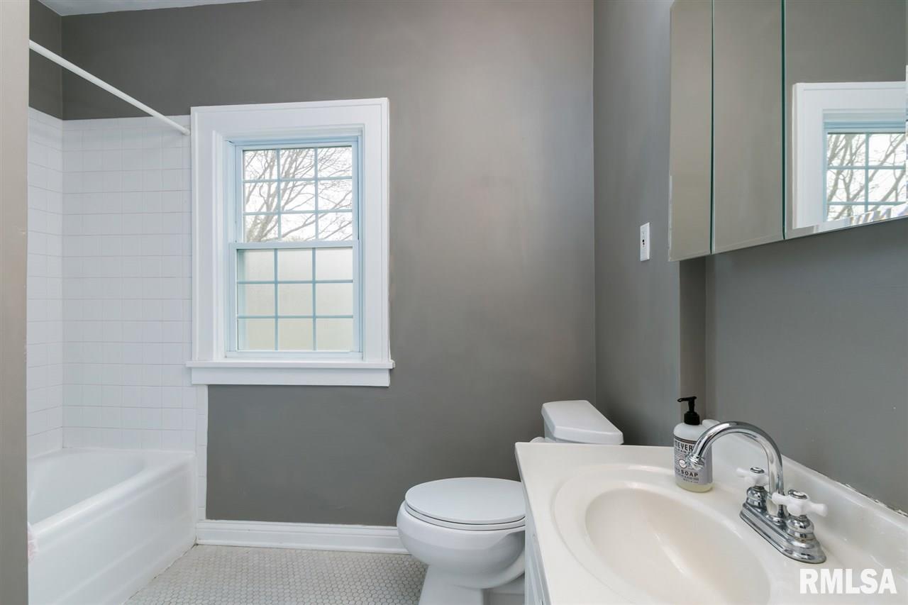 339 Forest Road Davenport, IA 52803 - Photo 18 of 23 Gallery Image 18
