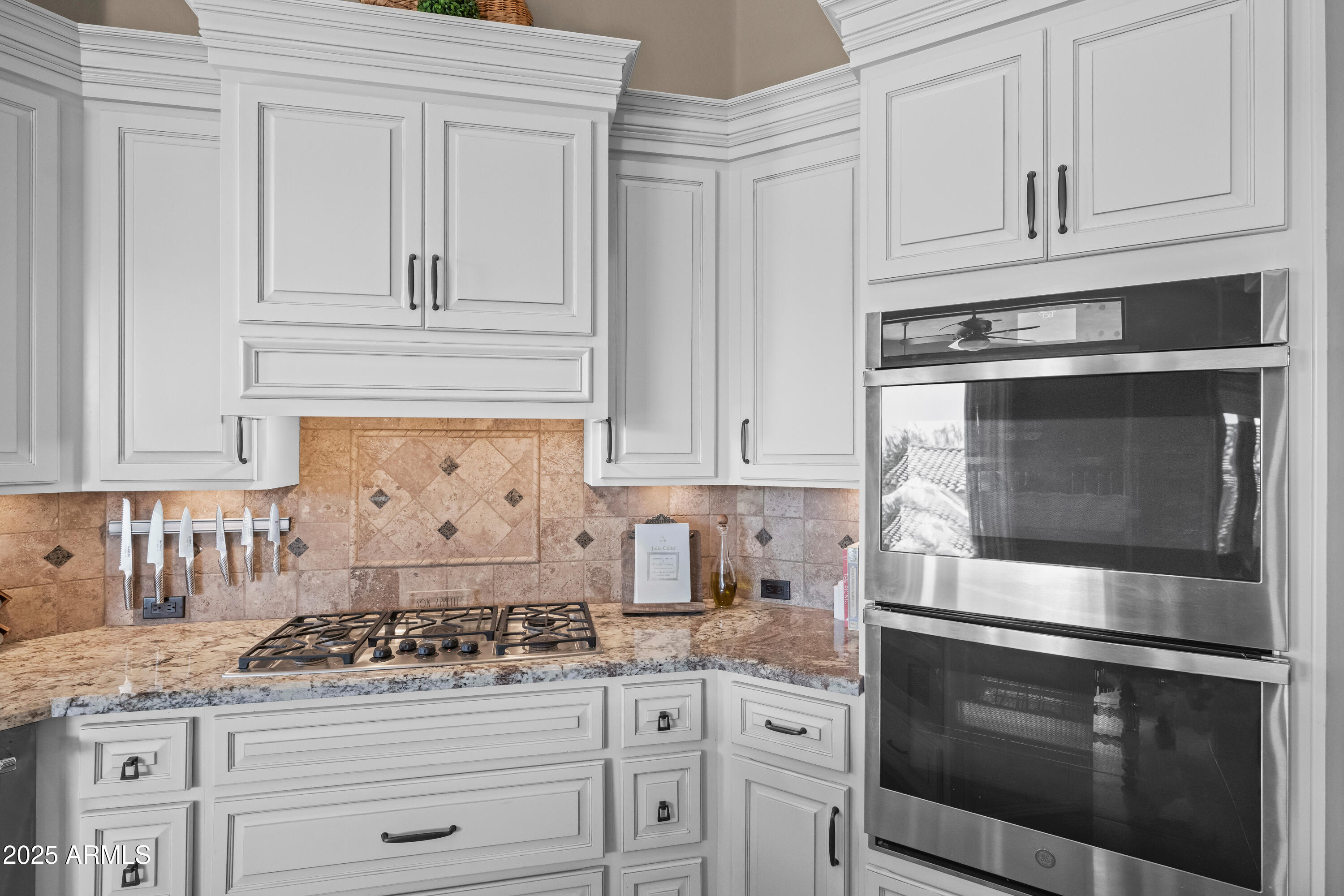 19007 East Lazo Court Rio Verde, AZ 85263 - Photo 19 of 58 Gas stove