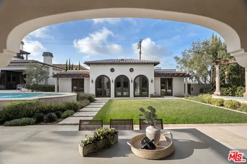 $6,588,000 | 6882 Arizona Avenue, Los Angeles, CA 90045