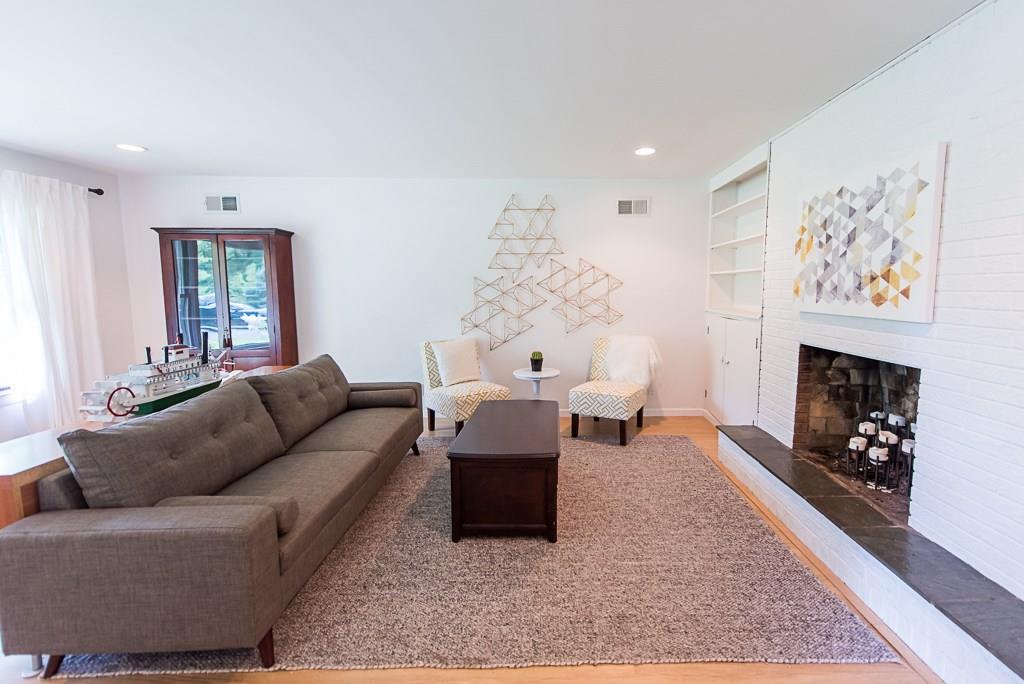 7050 Spring Mill Road Indianapolis, IN 46260 - Photo 5 of 39 Gallery Image 5