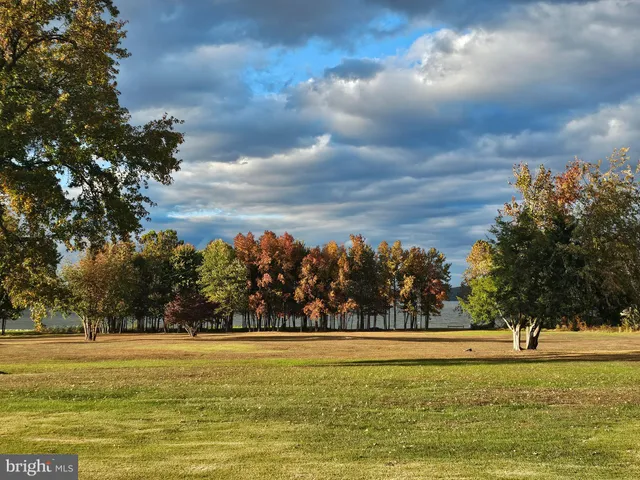 a view of entryway and hall