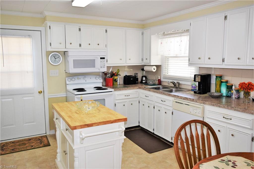 758 Stokesburg Road Walnut Cove, NC 27052 - Photo 5 of 19 Kitchen