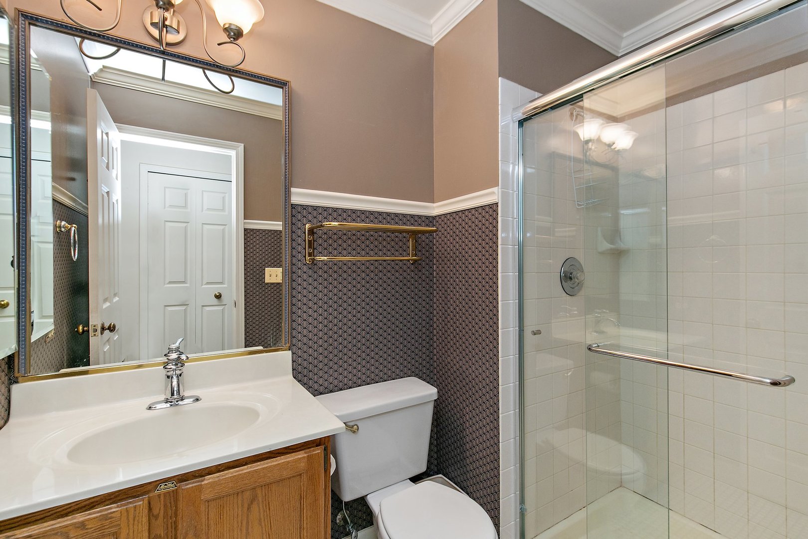 966 Shoreline Road Lake Barrington, IL 60010 - Photo 11 of 30 Gallery Image 11