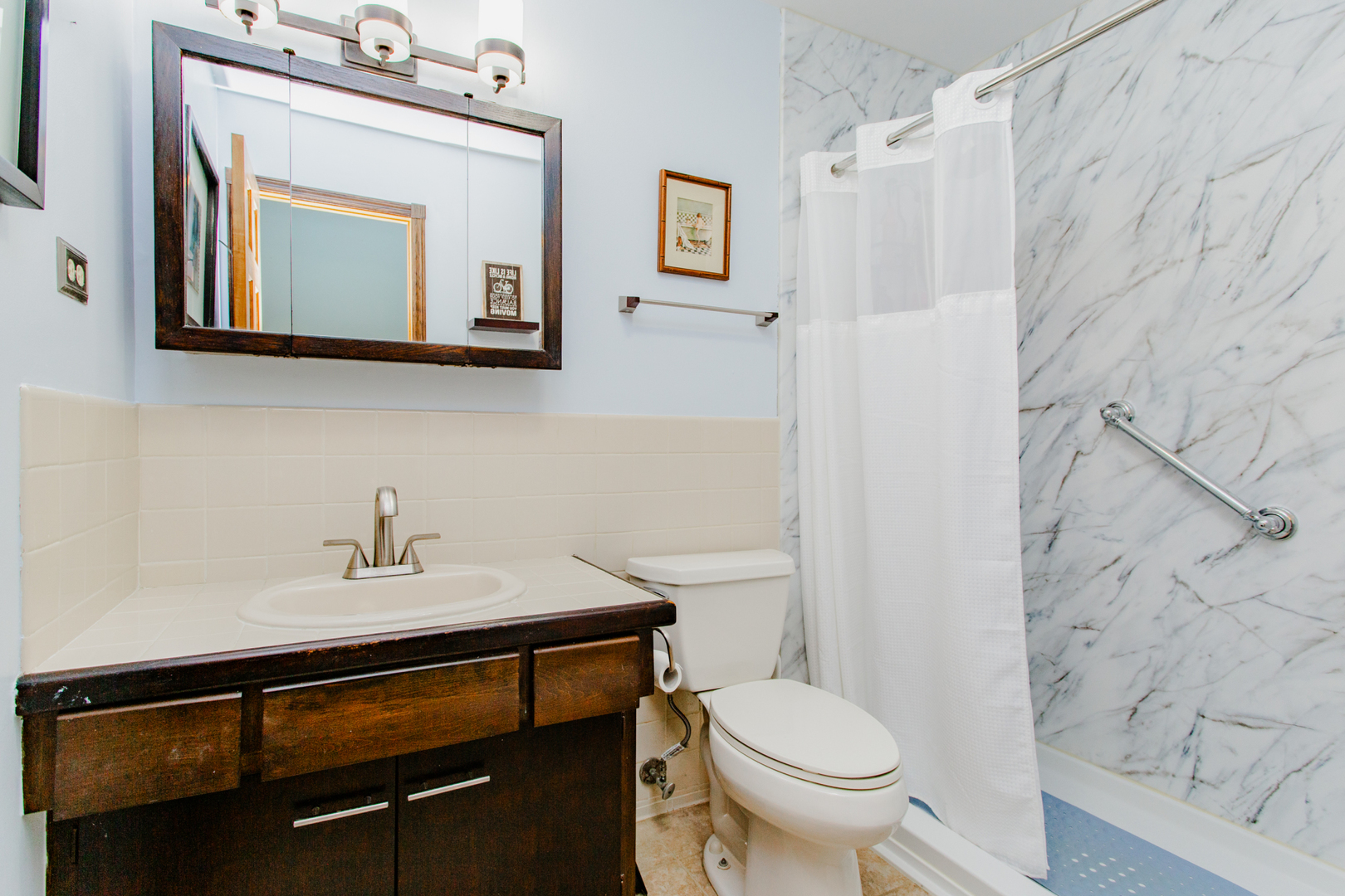 1685 Kent Road Hoffman Estates, IL 60169 - Photo 18 of 31 a bathroom with a toilet sink and mirror