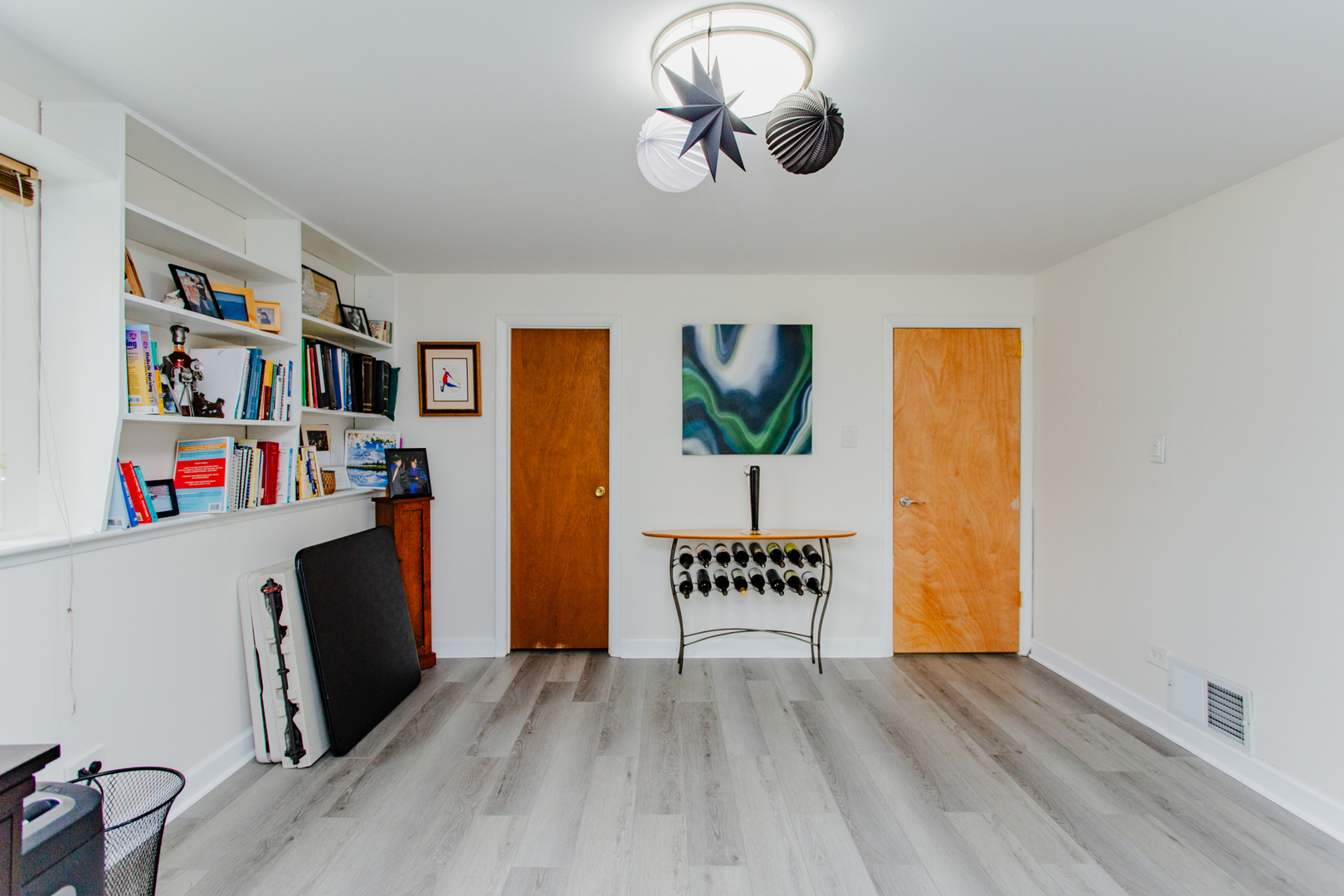 1685 Kent Road Hoffman Estates, IL 60169 - Photo 22 of 31 a view of an empty room with working area
