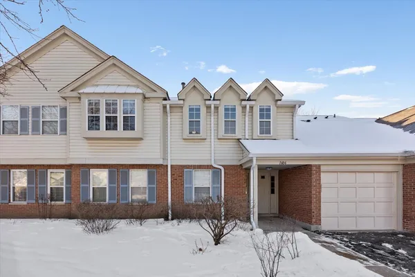$284,000 | 1606 Stratford Court, Unit C2, Wheeling, IL 60090