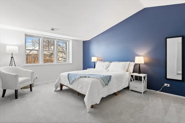 $284,000 | 1606 Stratford Court, Unit C2, Wheeling, IL 60090