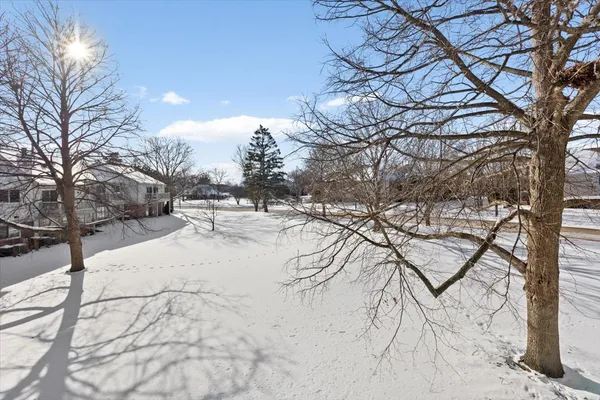 $284,000 | 1606 Stratford Court, Unit C2, Wheeling, IL 60090