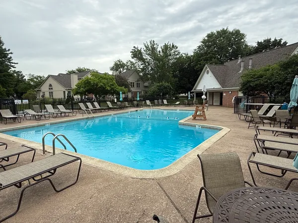 $284,000 | 1606 Stratford Court, Unit C2, Wheeling, IL 60090