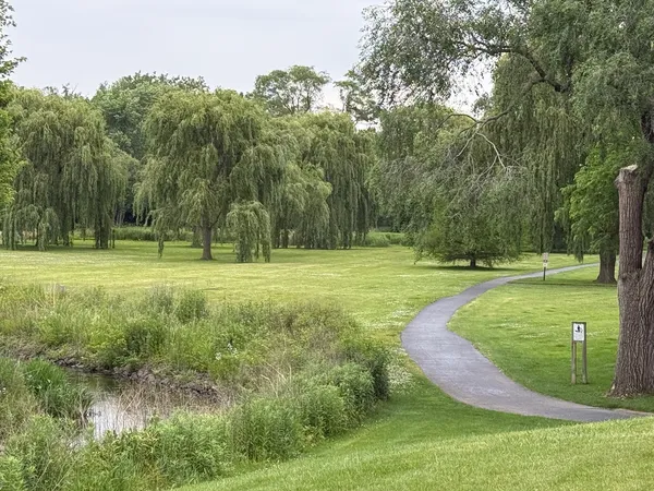 $284,000 | 1606 Stratford Court, Unit C2, Wheeling, IL 60090