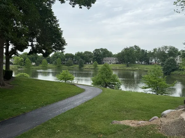 $284,000 | 1606 Stratford Court, Unit C2, Wheeling, IL 60090