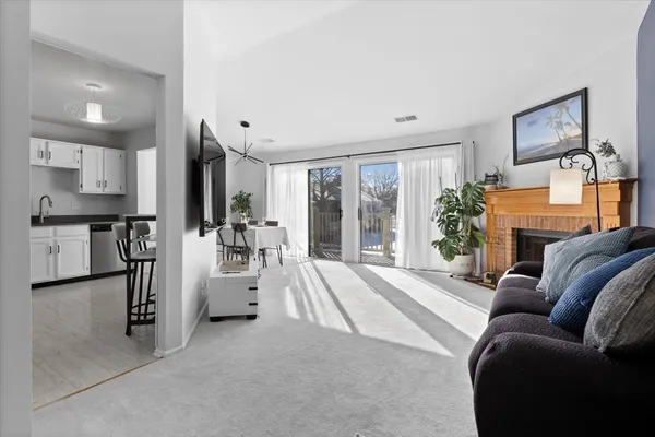 $284,000 | 1606 Stratford Court, Unit C2, Wheeling, IL 60090