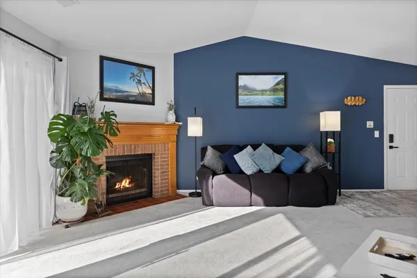 $284,000 | 1606 Stratford Court, Unit C2, Wheeling, IL 60090