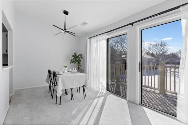 $284,000 | 1606 Stratford Court, Unit C2, Wheeling, IL 60090