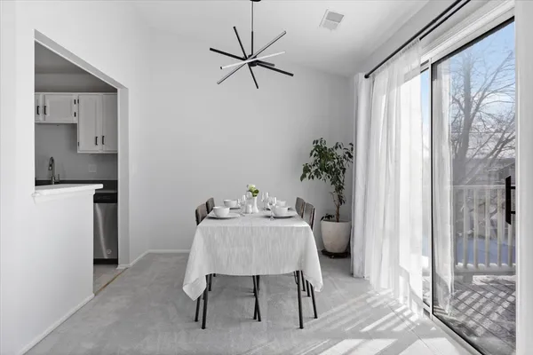 $284,000 | 1606 Stratford Court, Unit C2, Wheeling, IL 60090