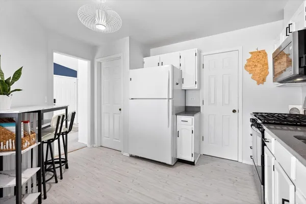 $284,000 | 1606 Stratford Court, Unit C2, Wheeling, IL 60090