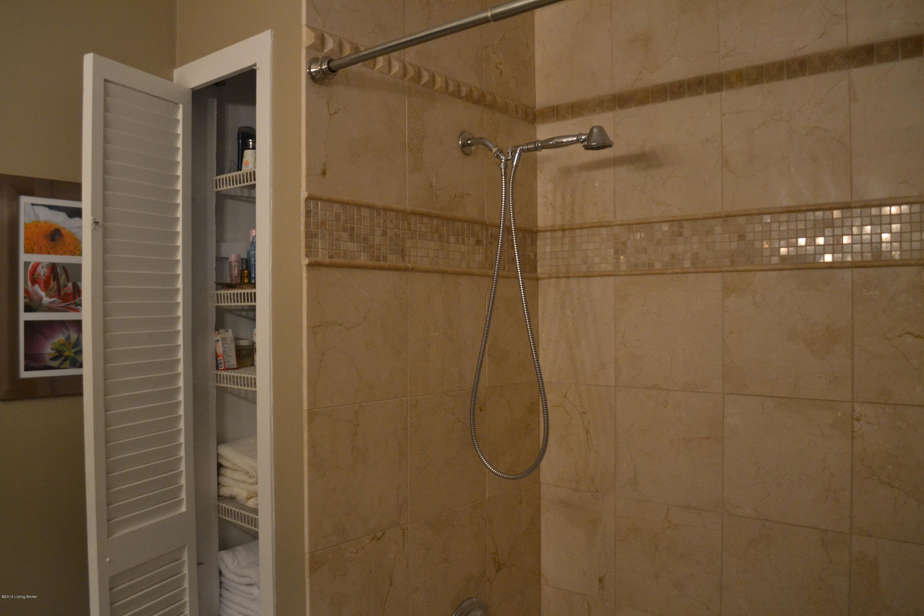 2907 Sheldon Road Louisville, KY 40218 - Photo 14 of 22 DSC_0341