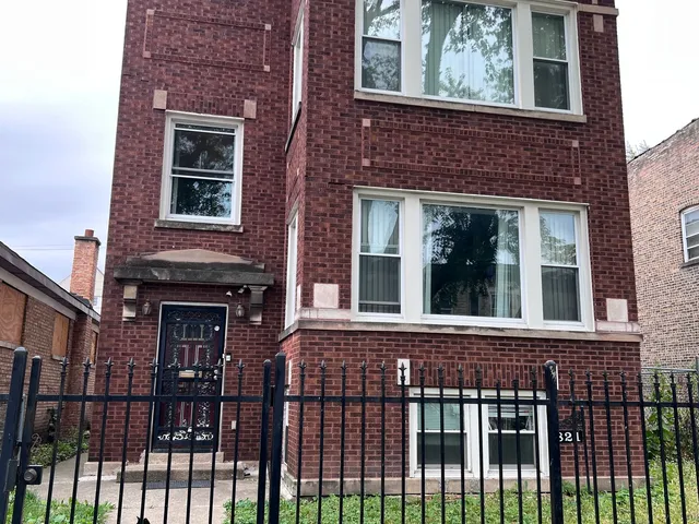 $1,800 | 821 North Waller Avenue, Unit 2, Chicago, IL 60651