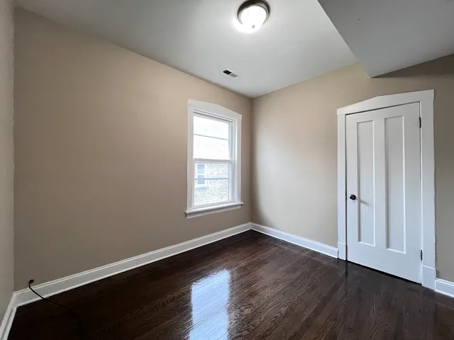 $1,800 | 821 North Waller Avenue, Unit 2, Chicago, IL 60651