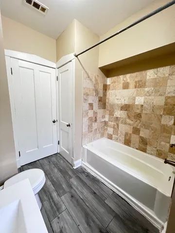 $1,800 | 821 North Waller Avenue, Unit 2, Chicago, IL 60651