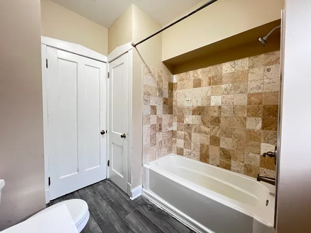 $1,800 | 821 North Waller Avenue, Unit 2, Chicago, IL 60651