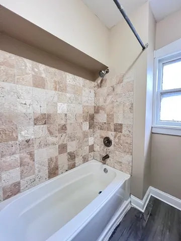 $1,800 | 821 North Waller Avenue, Unit 2, Chicago, IL 60651