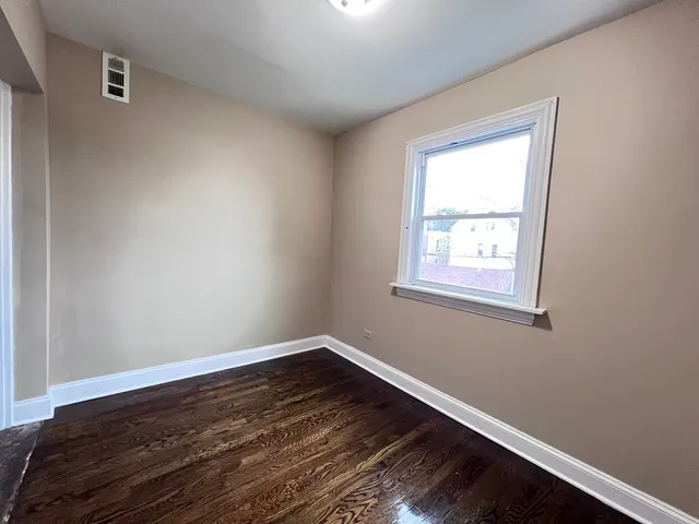 $1,800 | 821 North Waller Avenue, Unit 2, Chicago, IL 60651