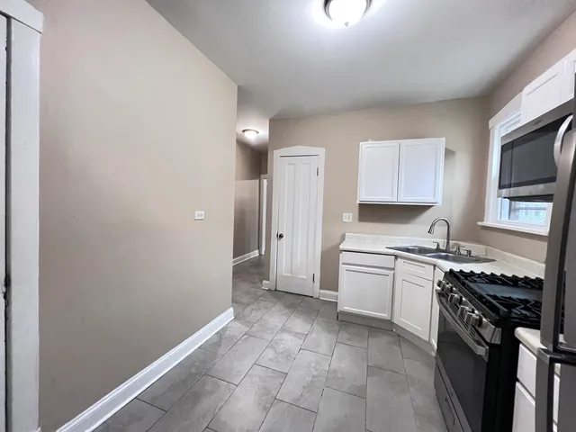 $1,800 | 821 North Waller Avenue, Unit 2, Chicago, IL 60651