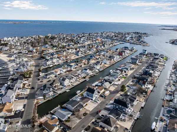 $749,900 | 40 Anchorage Drive, Toms River, NJ 08753