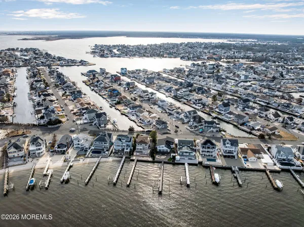$749,900 | 40 Anchorage Drive, Toms River, NJ 08753