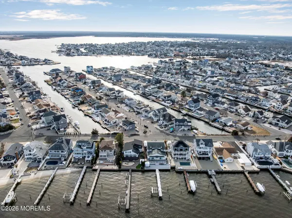 $749,900 | 40 Anchorage Drive, Toms River, NJ 08753