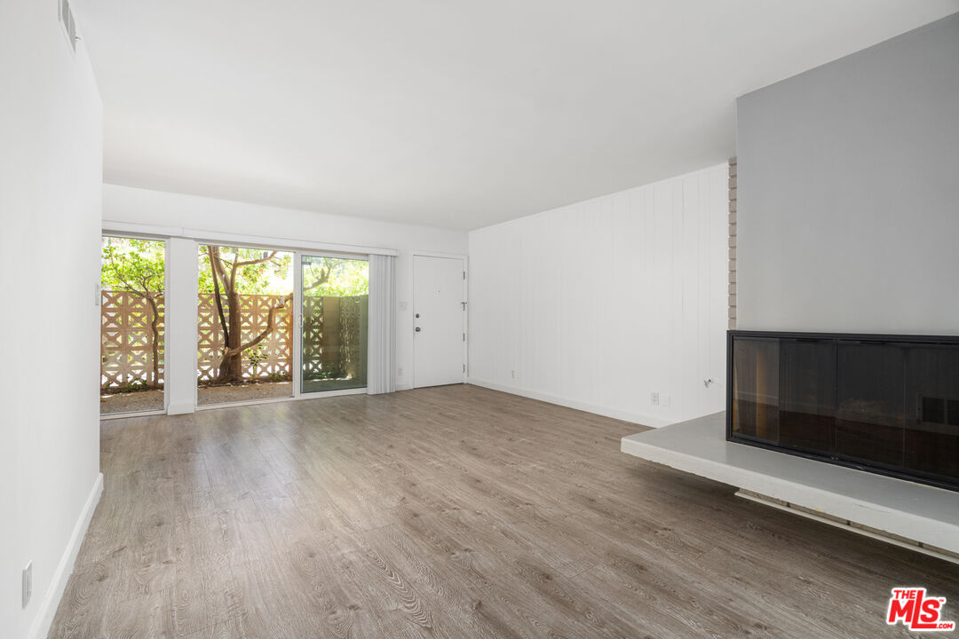 7712 Paseo Del Rey, Unit 4 Playa del Rey, CA 90293 - Photo 2 of 17