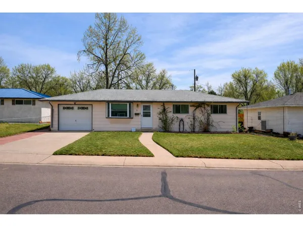 $465,000 | 8 Elizabeth Court, Longmont, CO 80501