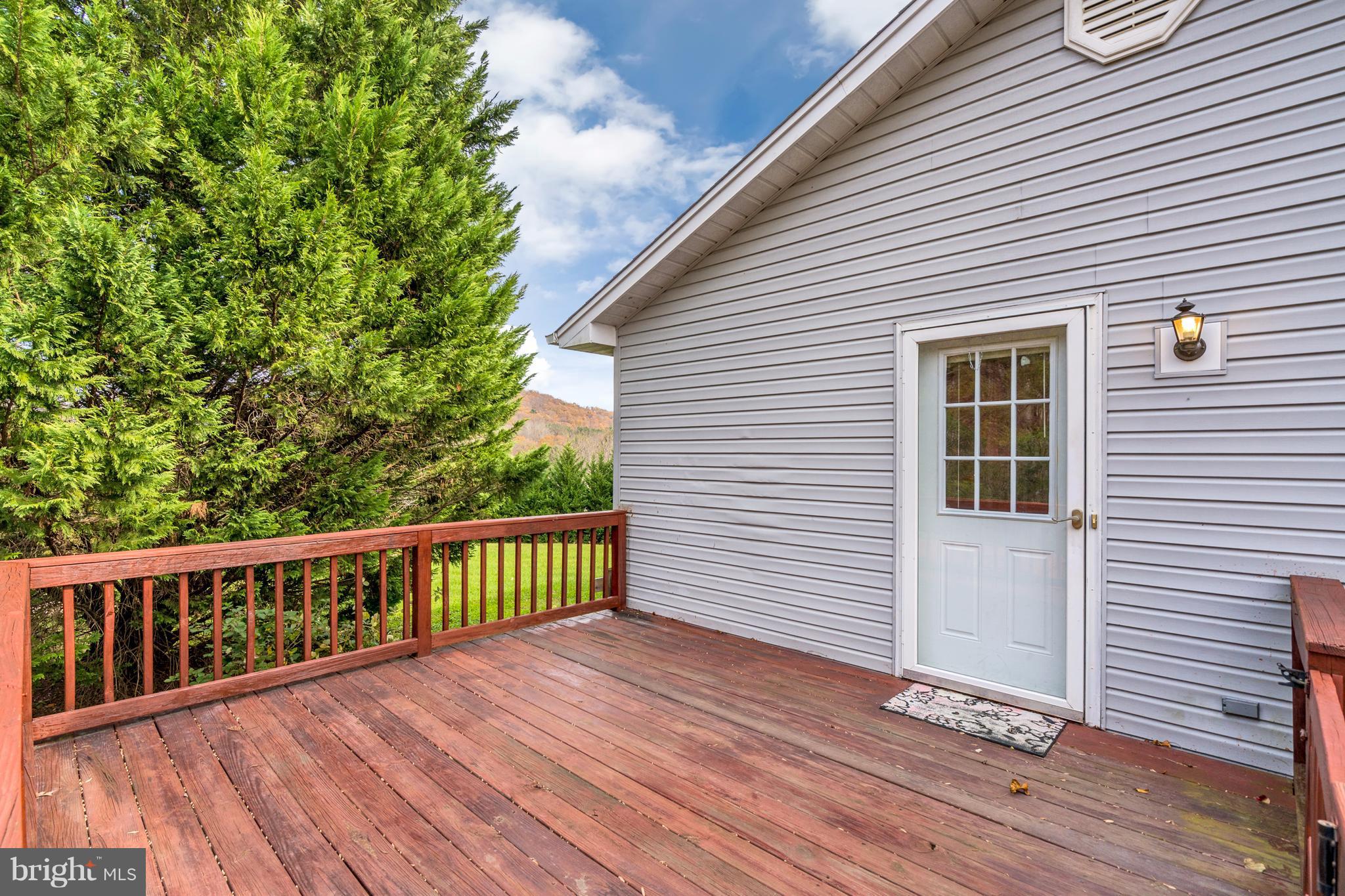 5 Bear Oak Road Castleton, VA 22716 - Photo 18 of 28 Deck off the Cottage